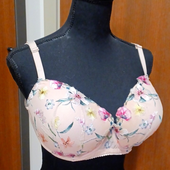 Victoria Secret Bra 36DDD - Picture 2 of 6